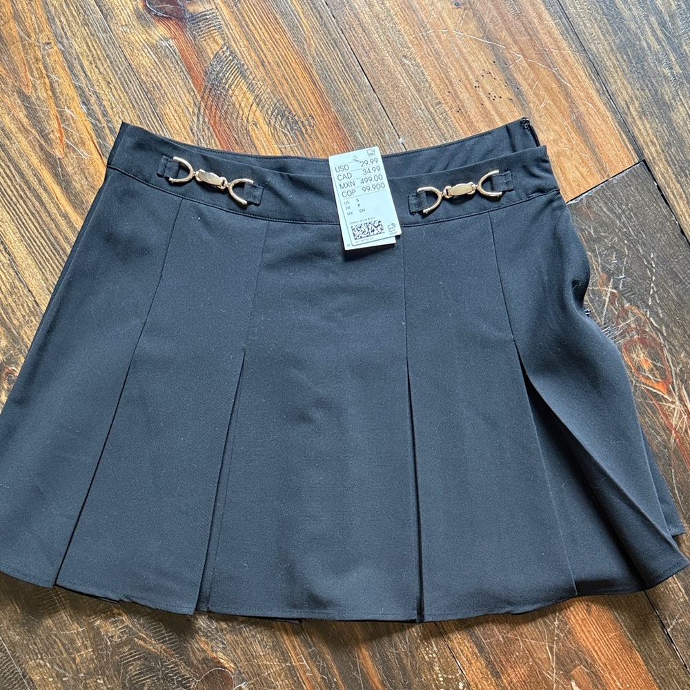 H&M Elegant Black Pleated Skirt with gold hardware detail NWT small
